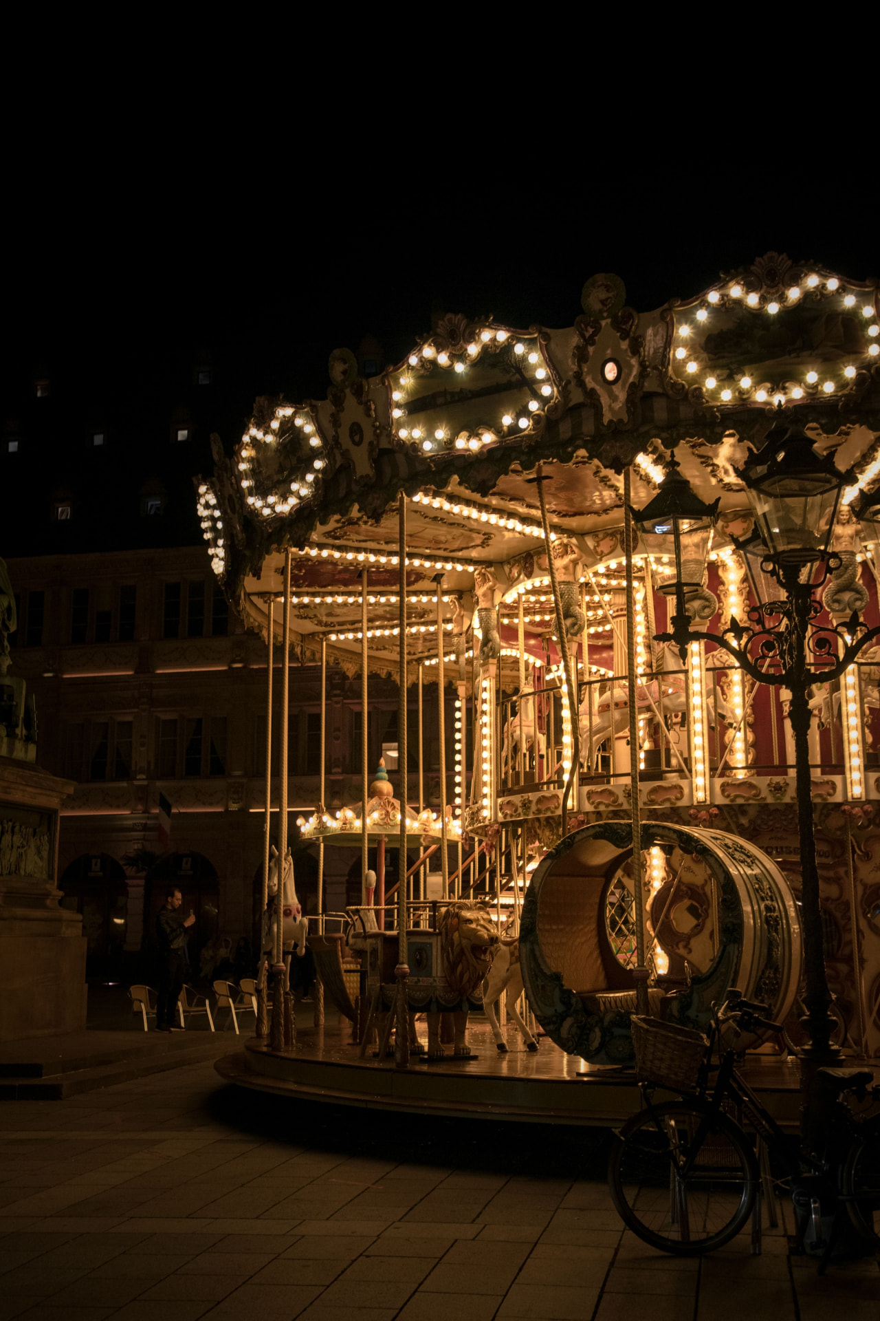 The illuminated carousel at Place Gutenberg